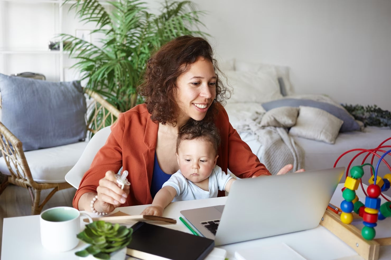 Balancing Motherhood & Work: Strategies to Overcome Challenges