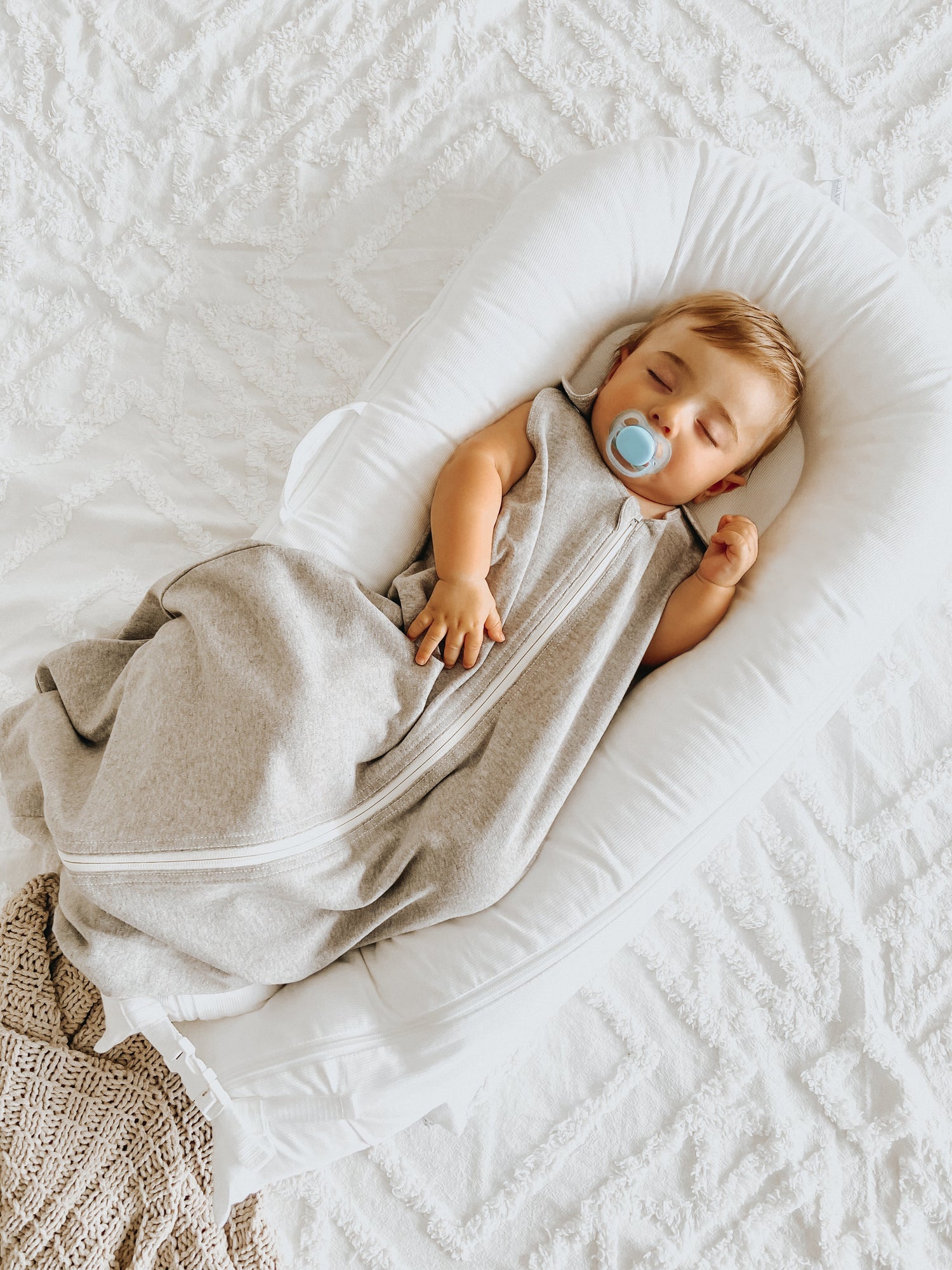 baby deedee sleep nest basic - baby sleeping lifestyle image 